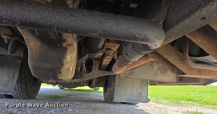 image for item DT6912 1998 Thomas Built Saf-T-Liner school bus