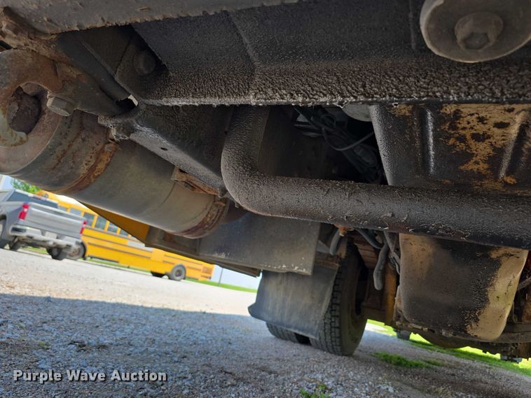 image for item DT6912 1998 Thomas Built Saf-T-Liner school bus