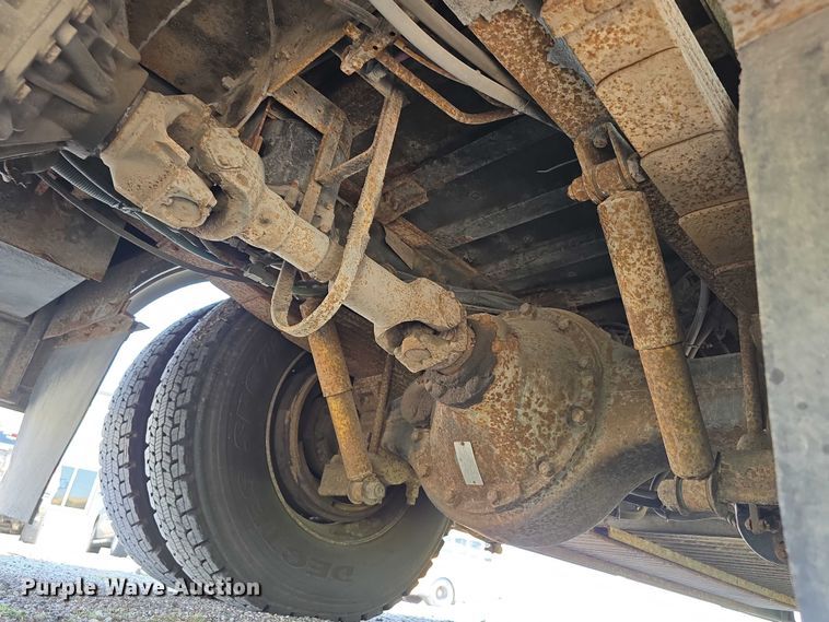 image for item DT6912 1998 Thomas Built Saf-T-Liner school bus