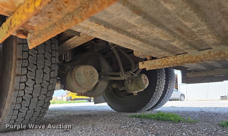 image for item DT6912 1998 Thomas Built Saf-T-Liner school bus