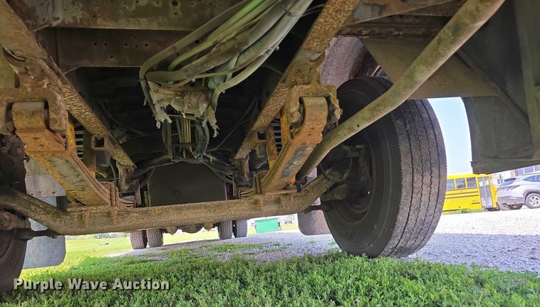 image for item DT6912 1998 Thomas Built Saf-T-Liner school bus