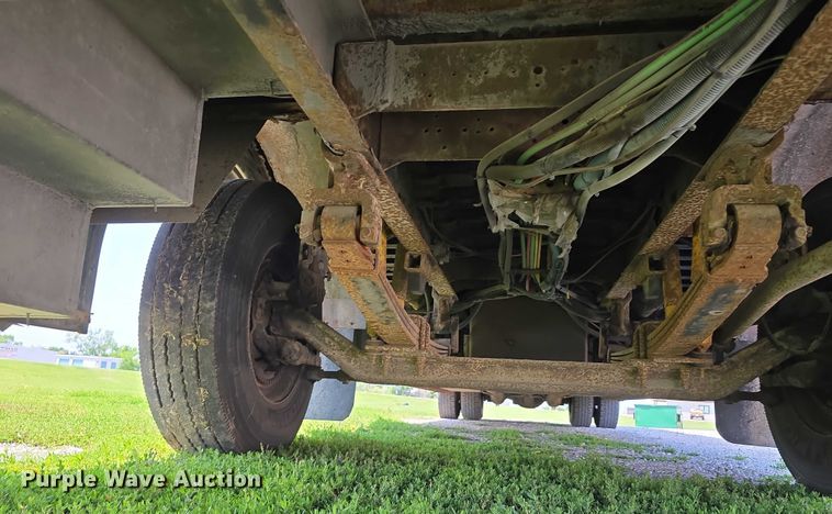 image for item DT6912 1998 Thomas Built Saf-T-Liner school bus