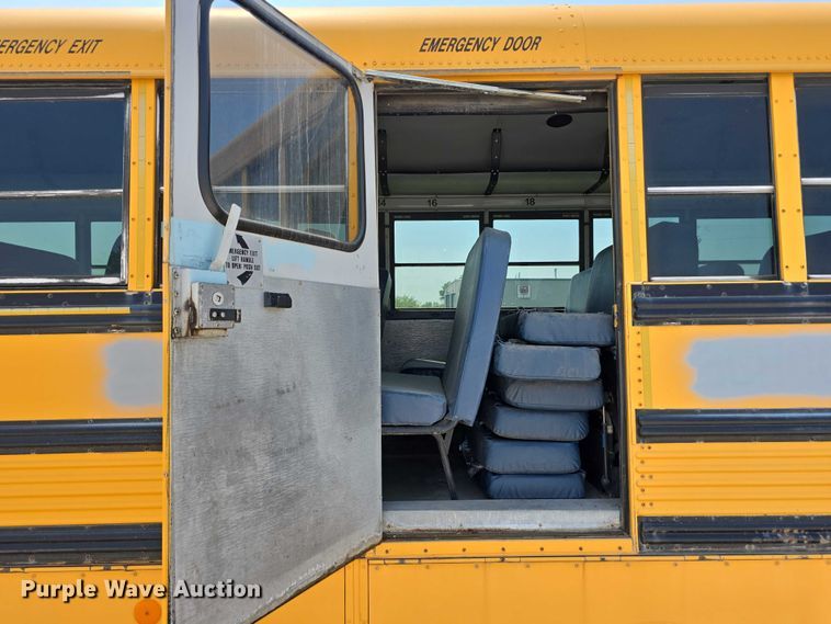 image for item DT6912 1998 Thomas Built Saf-T-Liner school bus