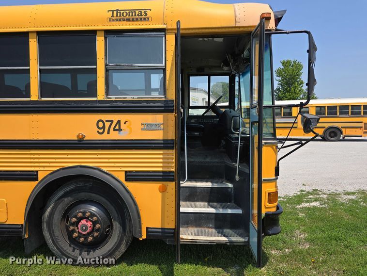 image for item DT6912 1998 Thomas Built Saf-T-Liner school bus