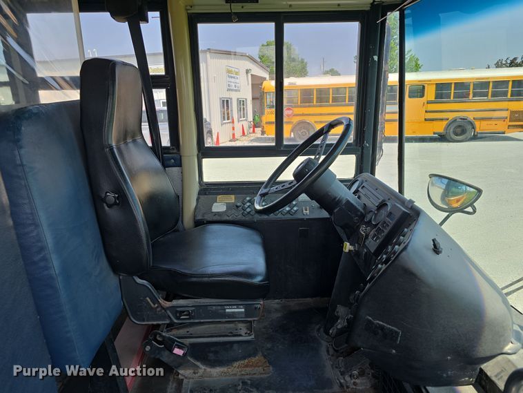 image for item DT6912 1998 Thomas Built Saf-T-Liner school bus