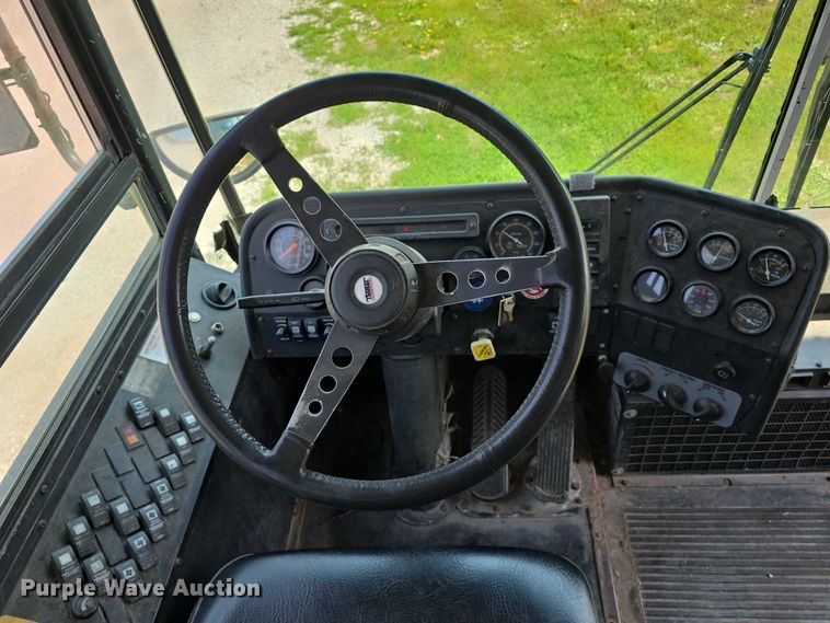 image for item DT6912 1998 Thomas Built Saf-T-Liner school bus