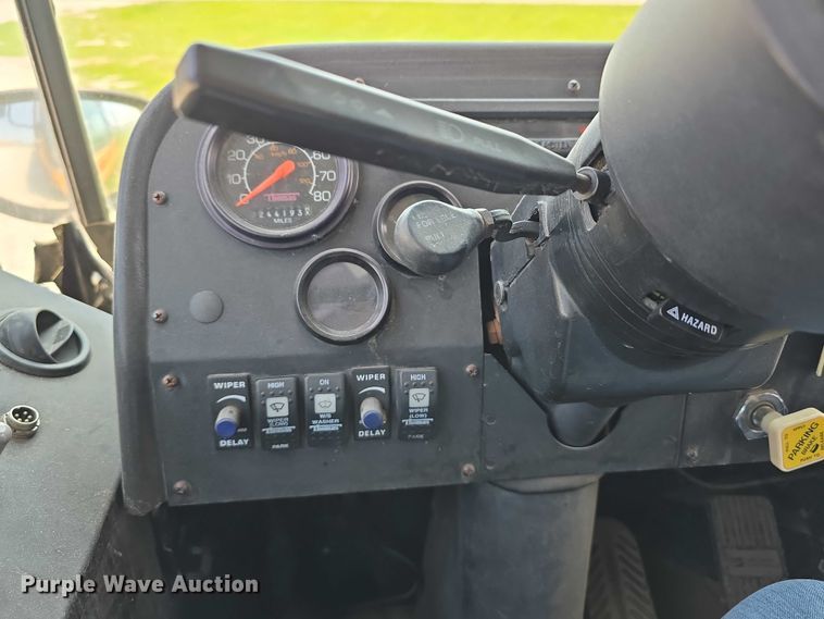 image for item DT6912 1998 Thomas Built Saf-T-Liner school bus