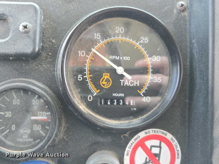 image for item DT6912 1998 Thomas Built Saf-T-Liner school bus