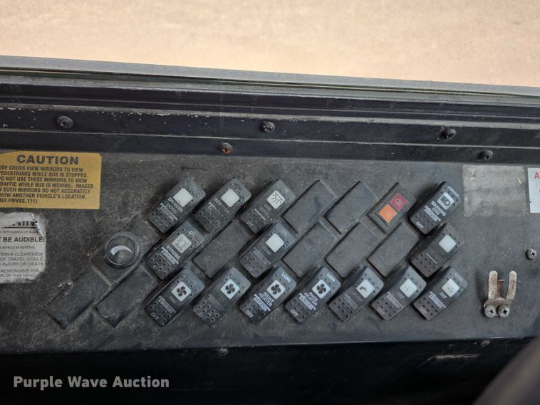 image for item DT6912 1998 Thomas Built Saf-T-Liner school bus