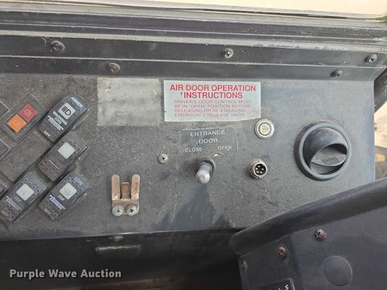 image for item DT6912 1998 Thomas Built Saf-T-Liner school bus