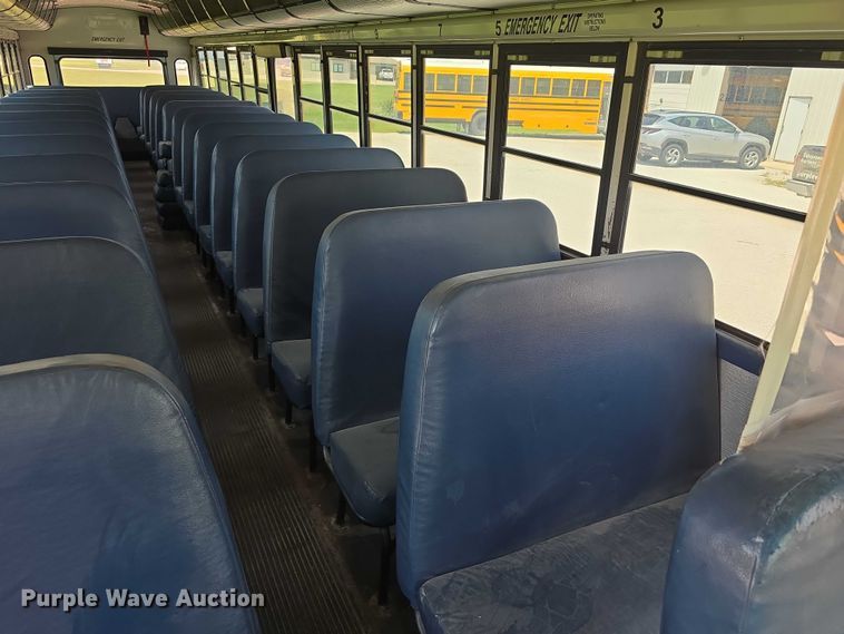 image for item DT6912 1998 Thomas Built Saf-T-Liner school bus