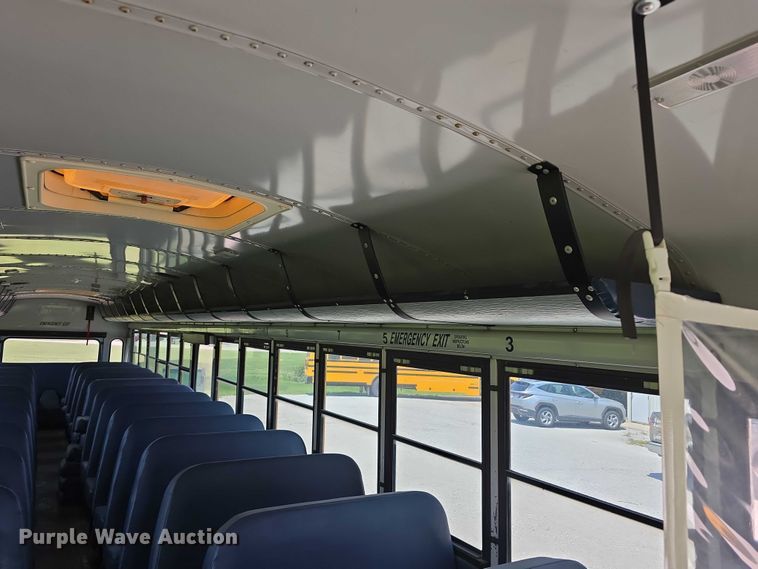 image for item DT6912 1998 Thomas Built Saf-T-Liner school bus