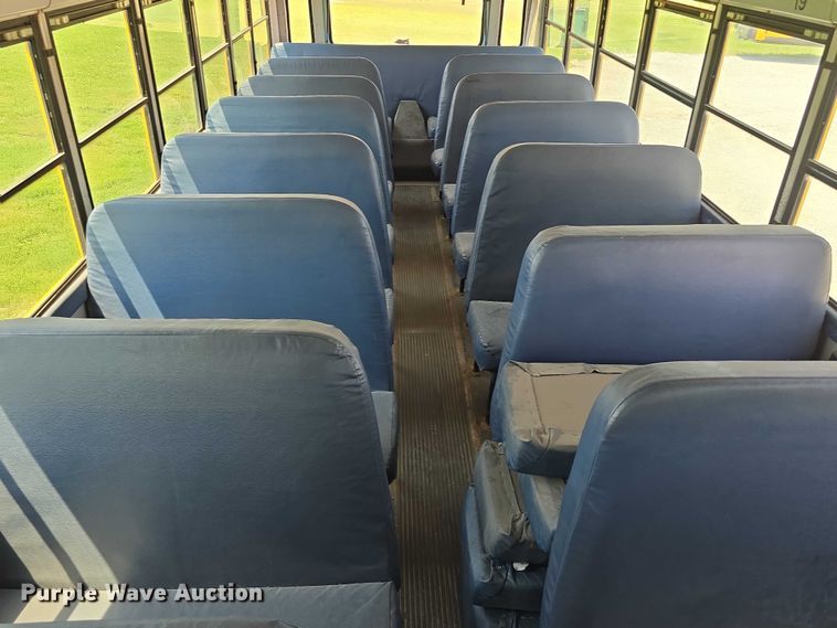 image for item DT6912 1998 Thomas Built Saf-T-Liner school bus