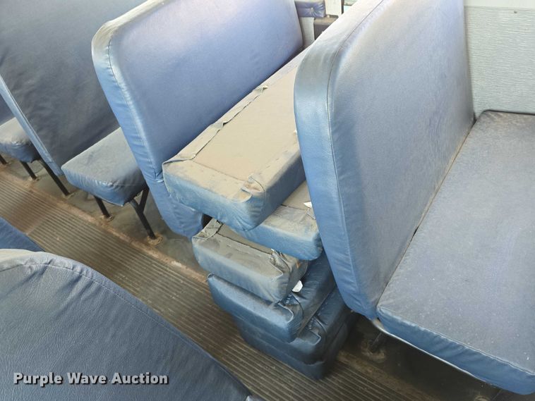 image for item DT6912 1998 Thomas Built Saf-T-Liner school bus