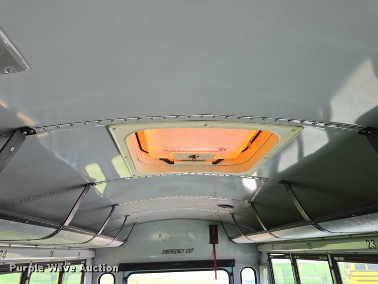 image for item DT6912 1998 Thomas Built Saf-T-Liner school bus