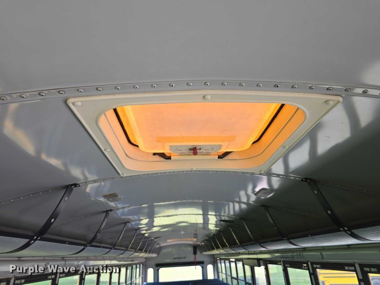 image for item DT6912 1998 Thomas Built Saf-T-Liner school bus