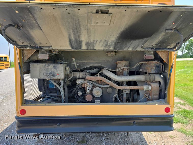 image for item DT6912 1998 Thomas Built Saf-T-Liner school bus