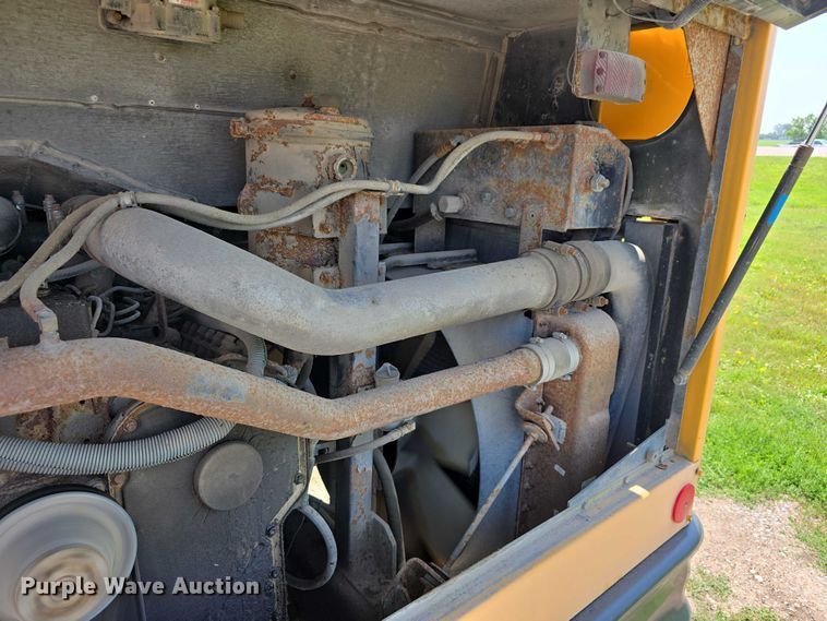 image for item DT6912 1998 Thomas Built Saf-T-Liner school bus