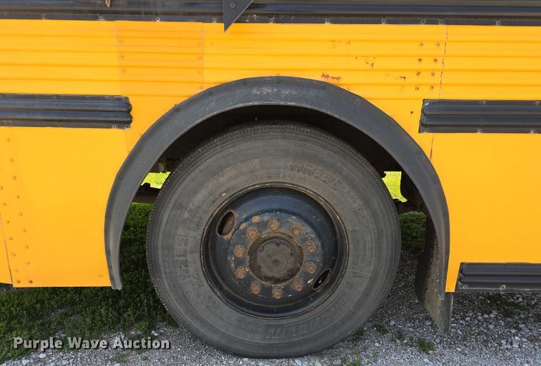 image for item DT6912 1998 Thomas Built Saf-T-Liner school bus