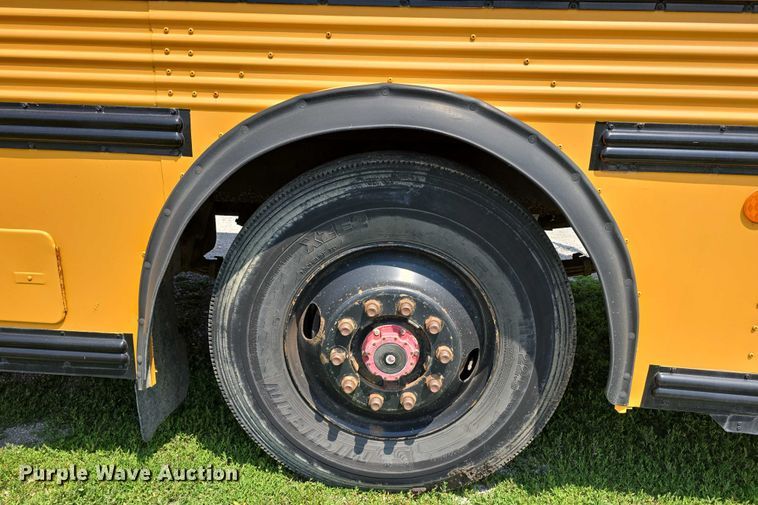 image for item DT6912 1998 Thomas Built Saf-T-Liner school bus