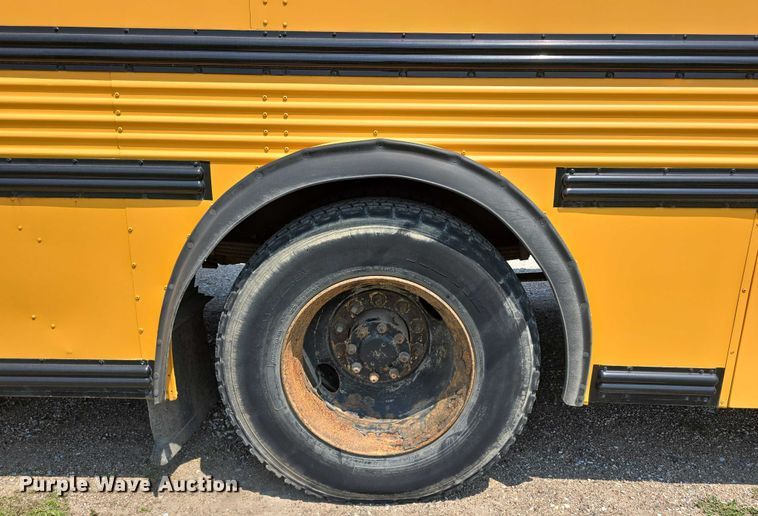 image for item DT6912 1998 Thomas Built Saf-T-Liner school bus