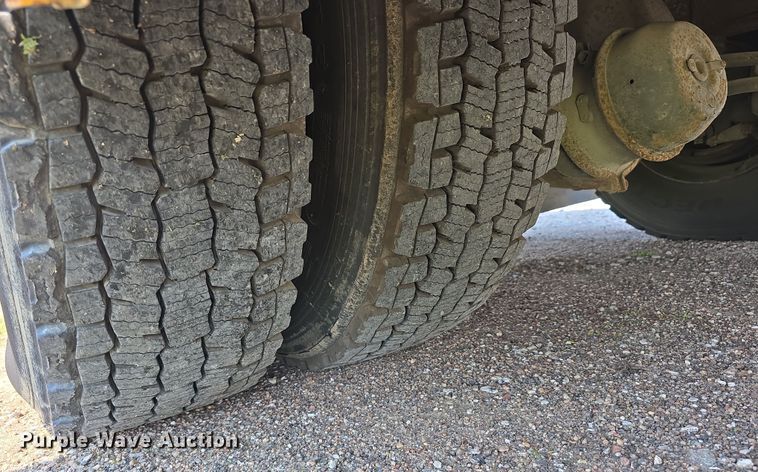 image for item DT6912 1998 Thomas Built Saf-T-Liner school bus