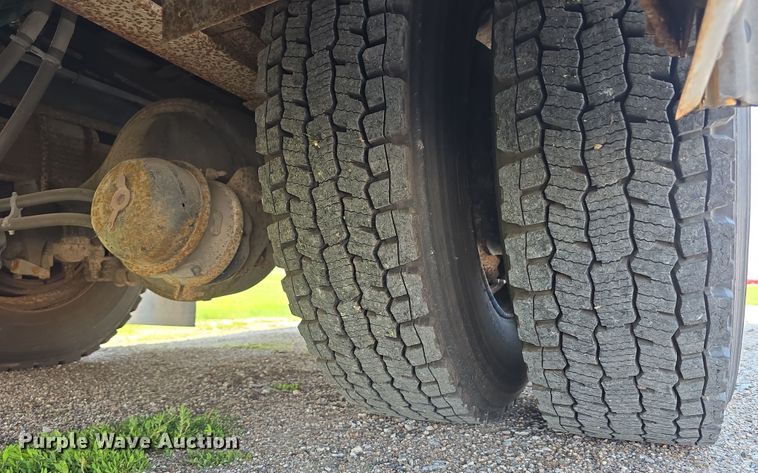 image for item DT6912 1998 Thomas Built Saf-T-Liner school bus