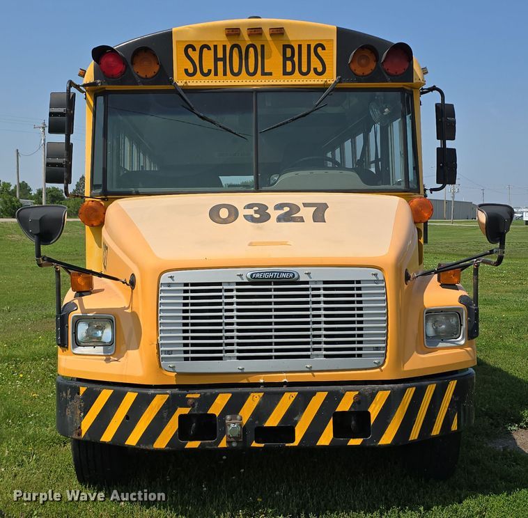 image for item DT6913 2003 Freightliner FS65 school bus