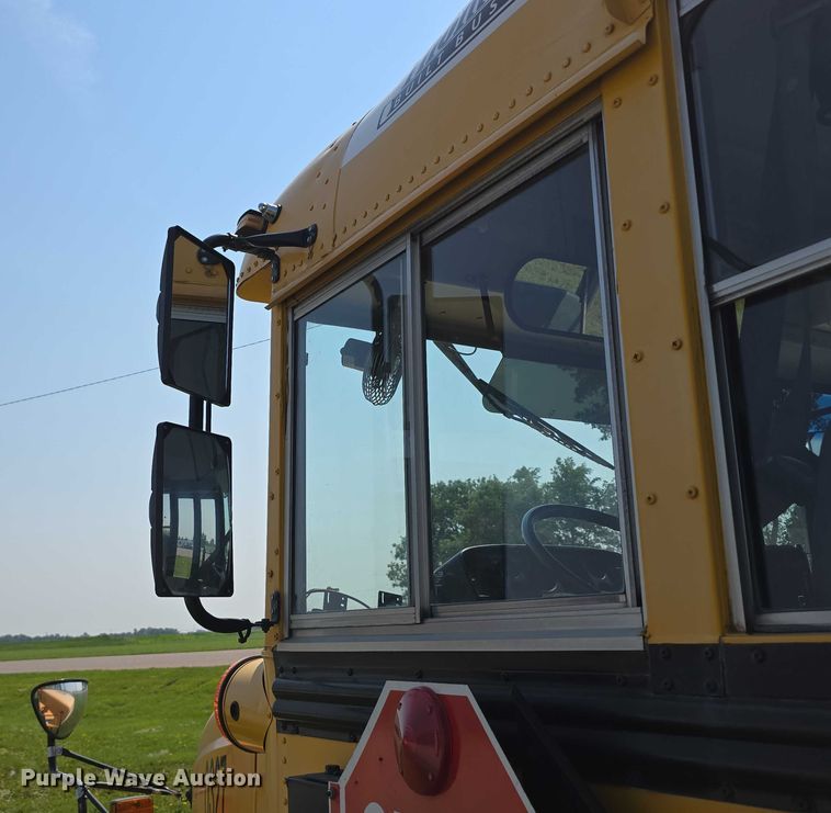 image for item DT6913 2003 Freightliner FS65 school bus