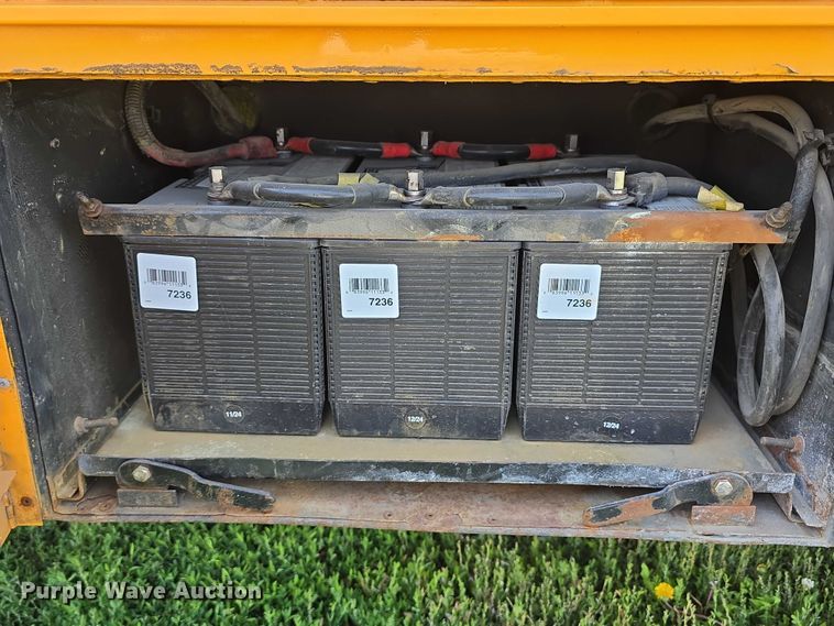 image for item DT6913 2003 Freightliner FS65 school bus