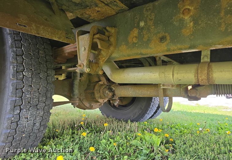 image for item DT6913 2003 Freightliner FS65 school bus