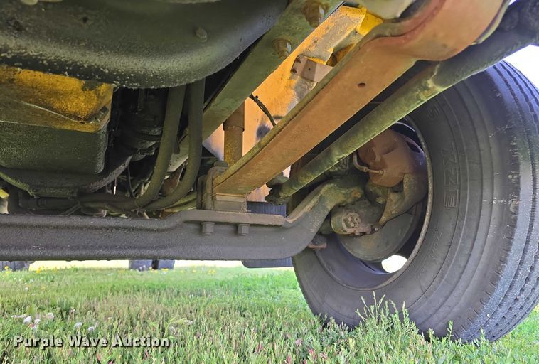 image for item DT6913 2003 Freightliner FS65 school bus