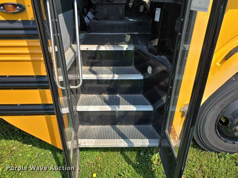 image for item DT6913 2003 Freightliner FS65 school bus