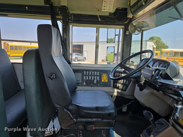 image for item DT6913 2003 Freightliner FS65 school bus