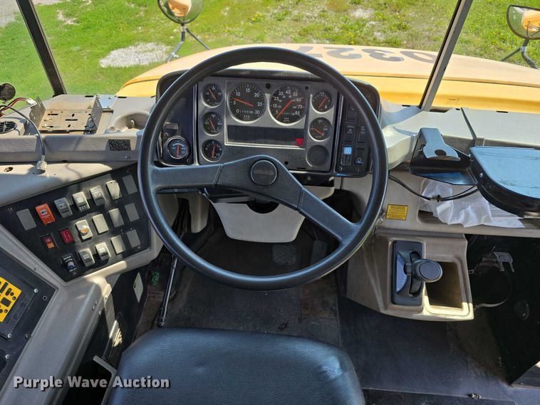 image for item DT6913 2003 Freightliner FS65 school bus