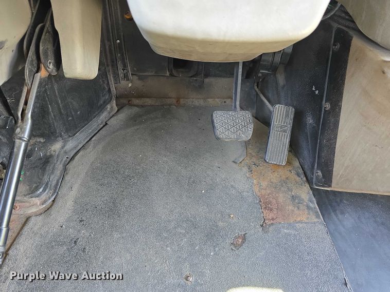 image for item DT6913 2003 Freightliner FS65 school bus