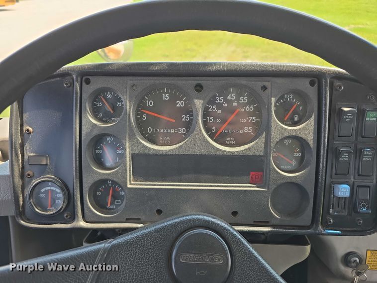 image for item DT6913 2003 Freightliner FS65 school bus