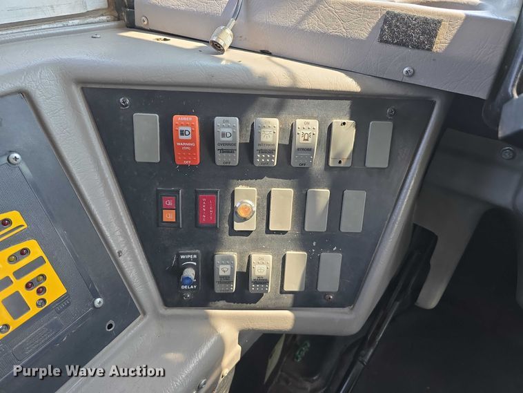 image for item DT6913 2003 Freightliner FS65 school bus