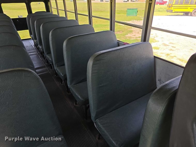 image for item DT6913 2003 Freightliner FS65 school bus