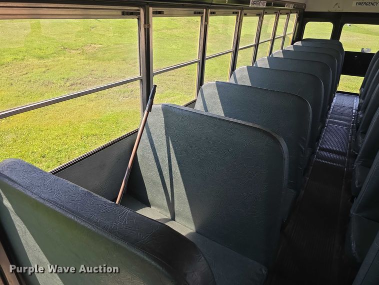 image for item DT6913 2003 Freightliner FS65 school bus