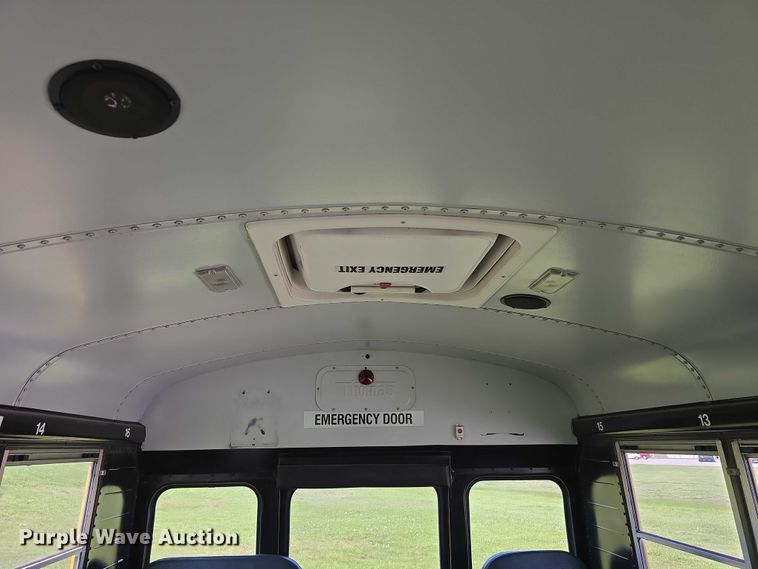 image for item DT6913 2003 Freightliner FS65 school bus