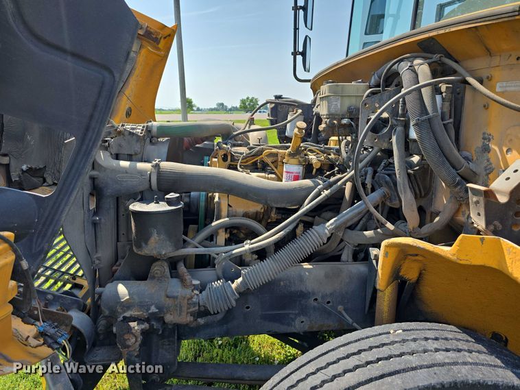 image for item DT6913 2003 Freightliner FS65 school bus