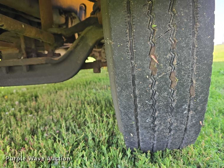 image for item DT6913 2003 Freightliner FS65 school bus