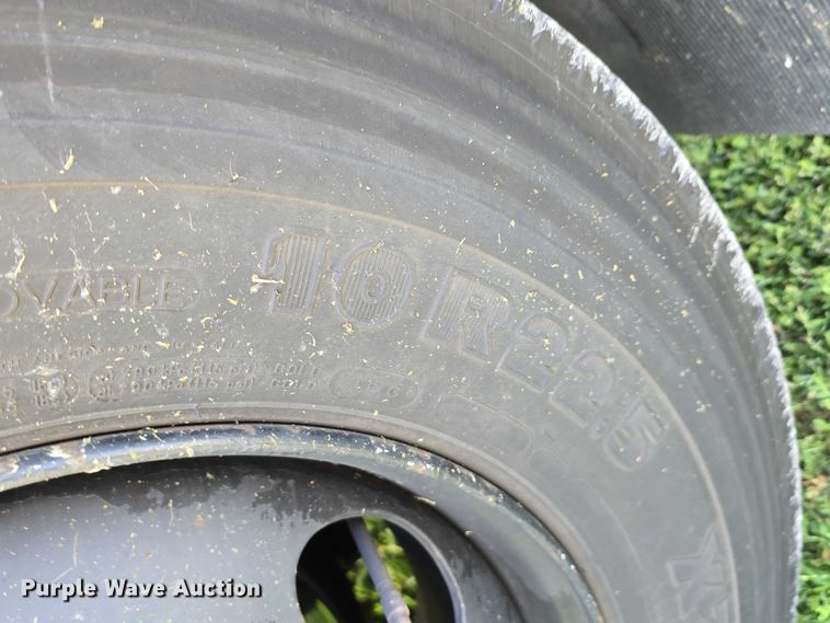 image for item DT6913 2003 Freightliner FS65 school bus