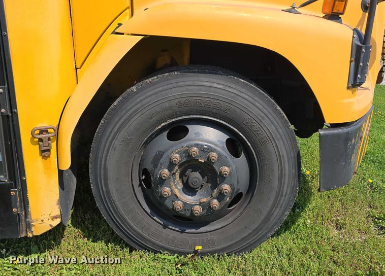 image for item DT6913 2003 Freightliner FS65 school bus