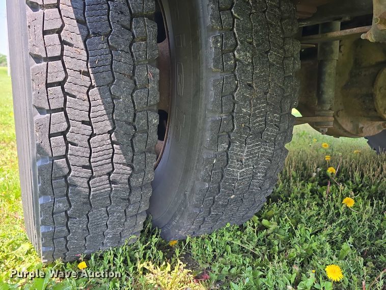 image for item DT6913 2003 Freightliner FS65 school bus