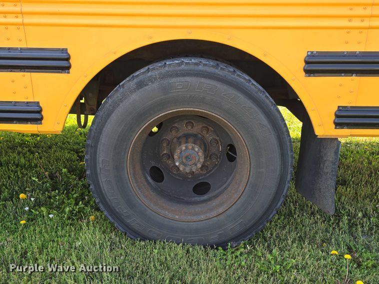 image for item DT6913 2003 Freightliner FS65 school bus