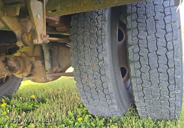 image for item DT6913 2003 Freightliner FS65 school bus