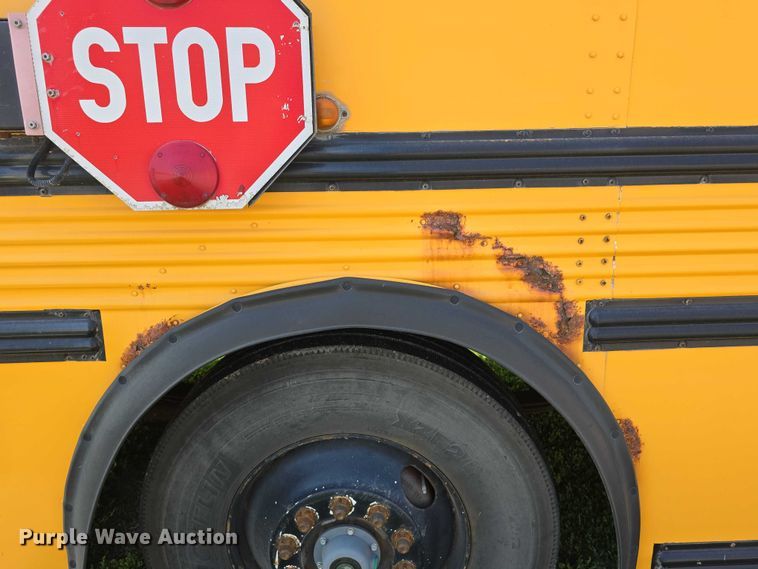 image for item DT6914 1998 Thomas Built Saf-T-Liner ER school bus