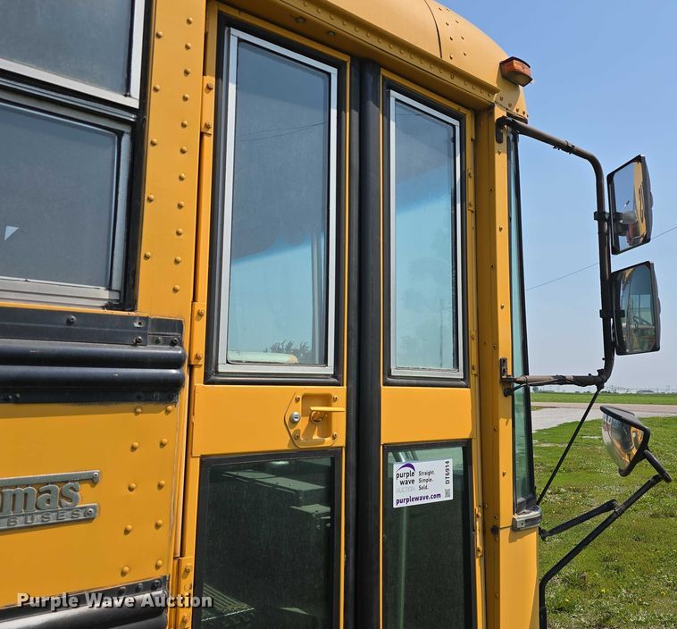 image for item DT6914 1998 Thomas Built Saf-T-Liner ER school bus